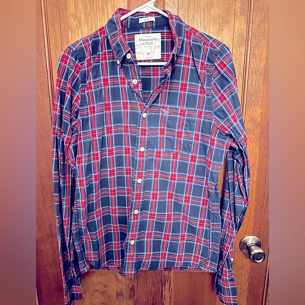 Abercrombie & Fitch Men's Red/ Blue Plaid Muscle Fit Button Down Shirt Medium